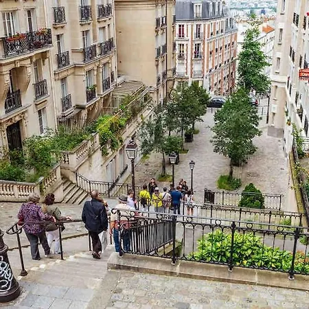 Apartment Dernier Etage A Montmartre